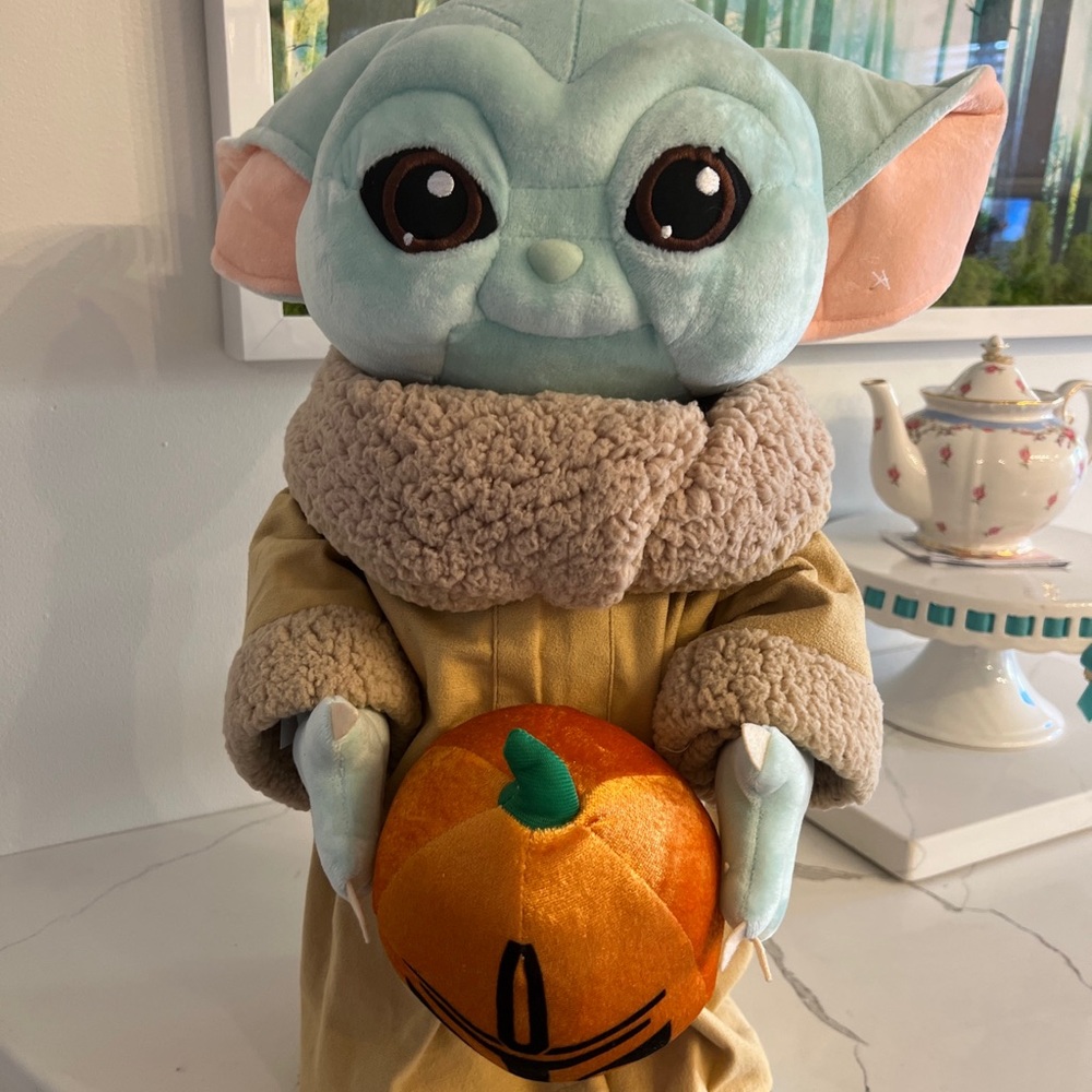 Star Wars The Mandalorian The Child Halloween Porch Greeter Pumpkin